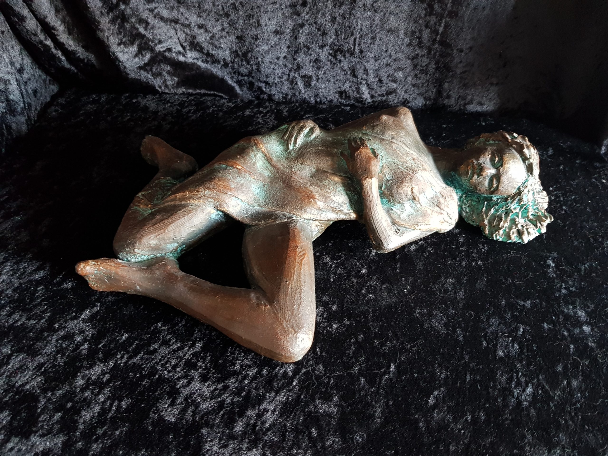 Flora sculpture vu de face femme endormie