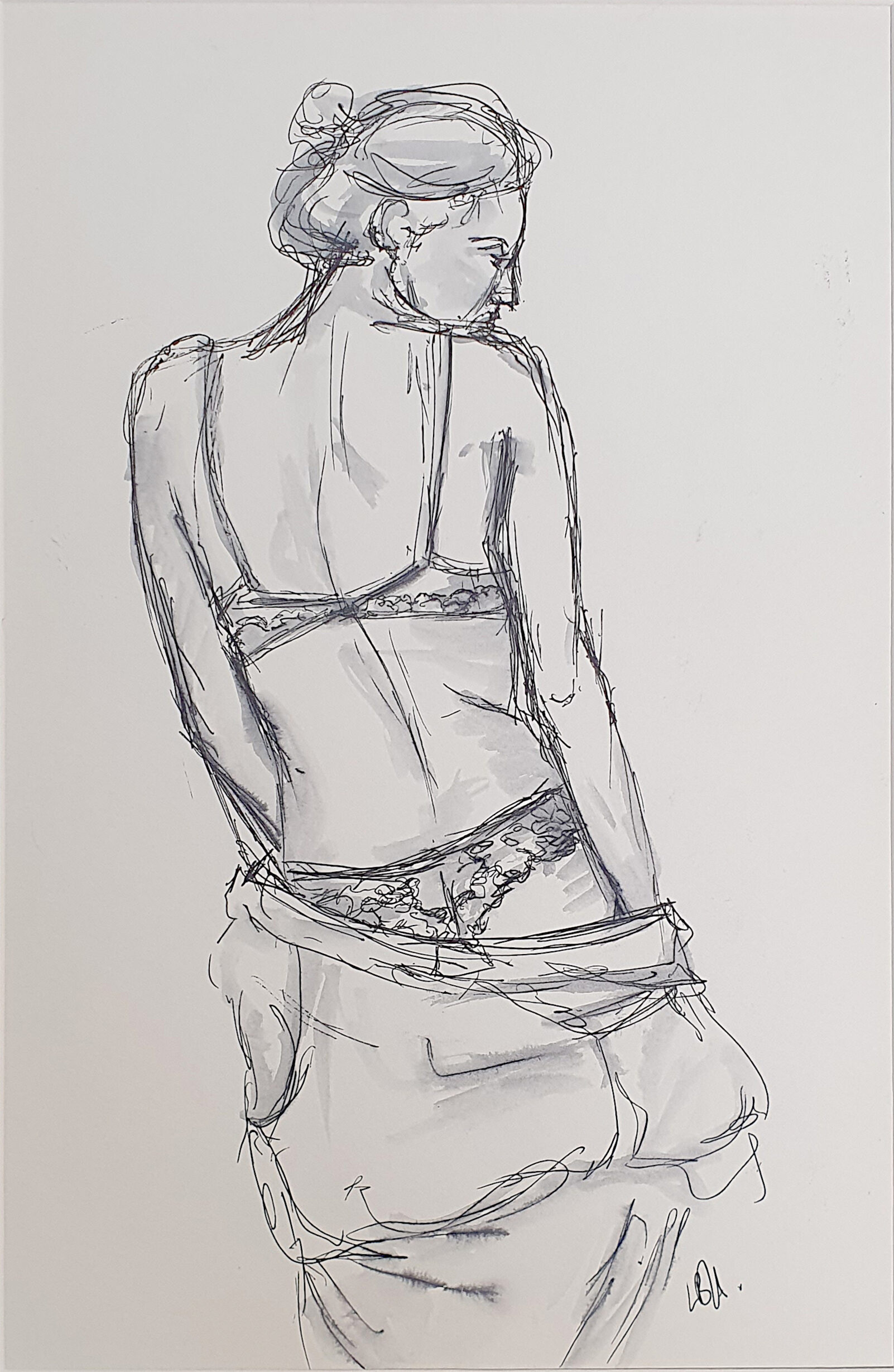Femme de dos en lingerie qui semble nous inviter
