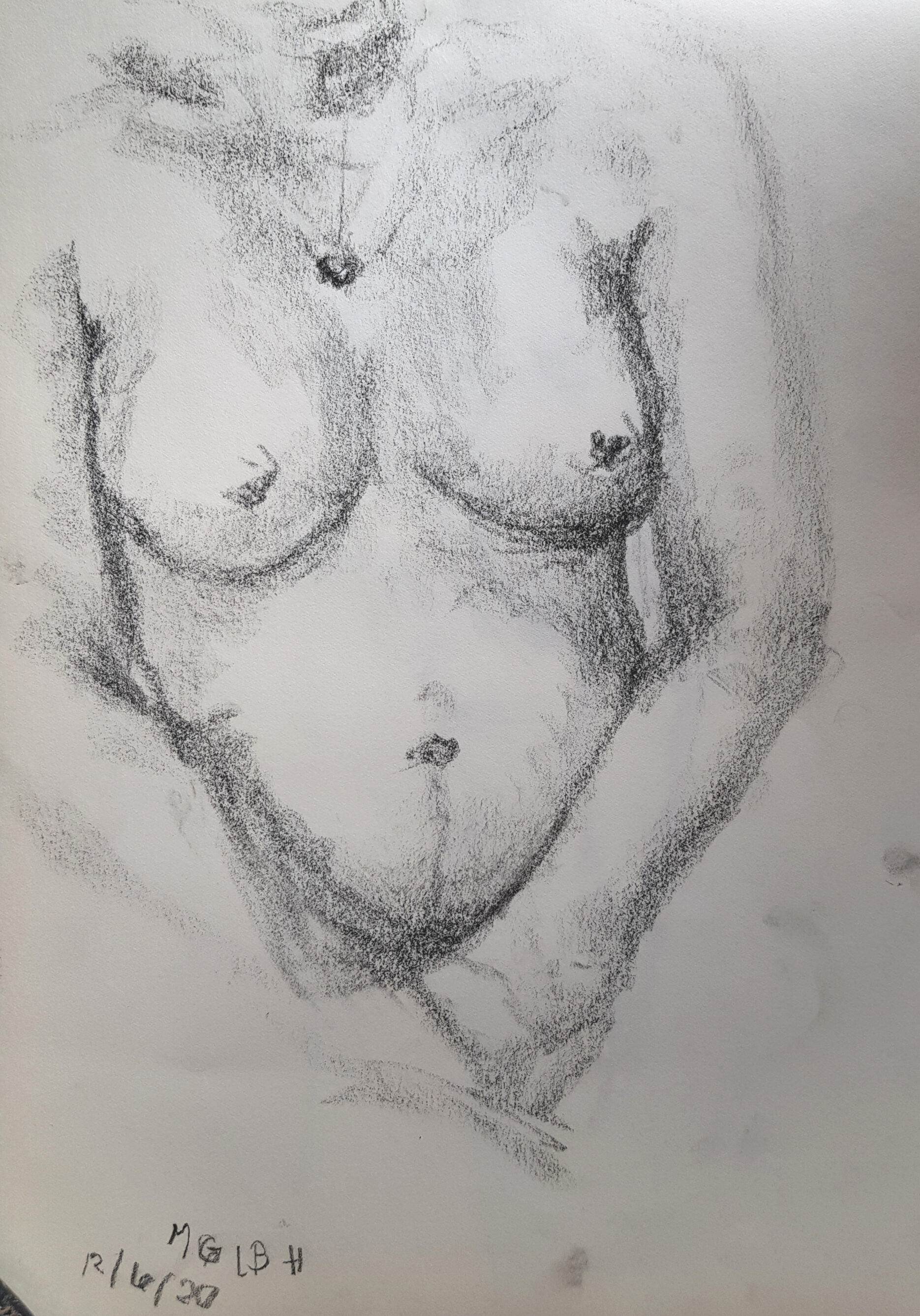 détail d'un corps de femme enceinte nue